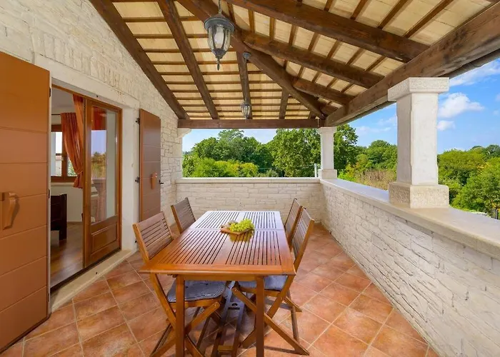 Catarina By Istrialux *